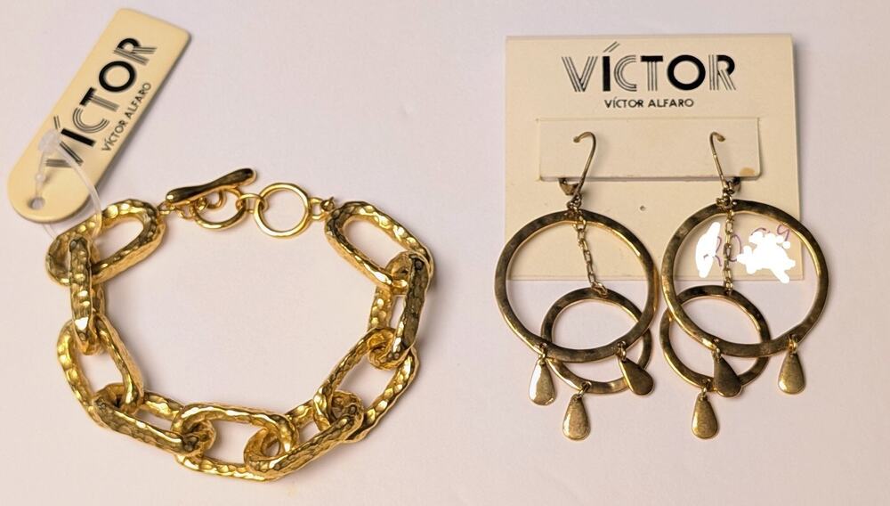NWT Victor Alfaro Goldtone Jewelry Set Hammered 8" Chain Bracelet 2.75" Earrings